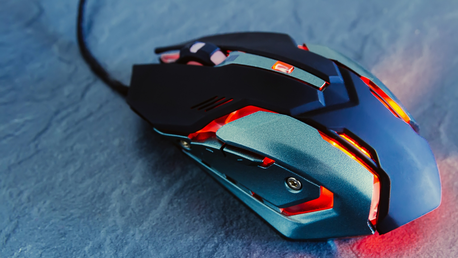 Bàn phím cơ hoặc chuột gaming