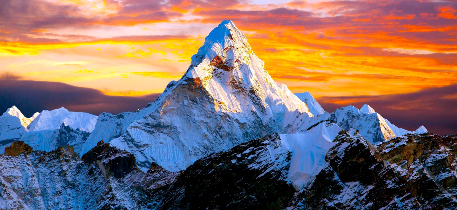 Hình ảnh đỉnh Everest hùng vĩ, ngọn núi cao nhất thế giới