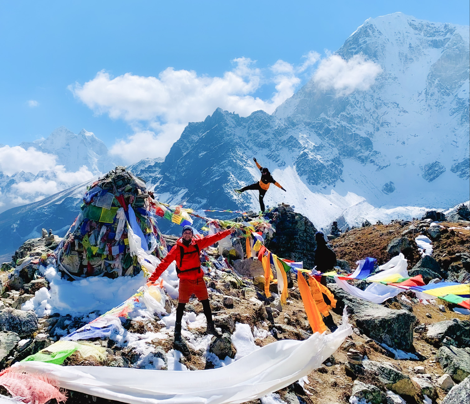Khung cảnh trại căn cứ Everest, điểm khởi đầu cho hành trình chinh phục núi cao nhất thế giới