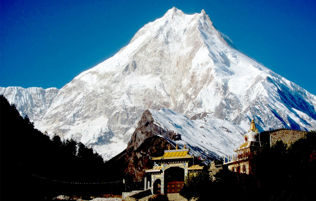 Núi Manaslu, "ngọn núi của linh hồn" và là một trong những đỉnh núi cao nhất thế giới