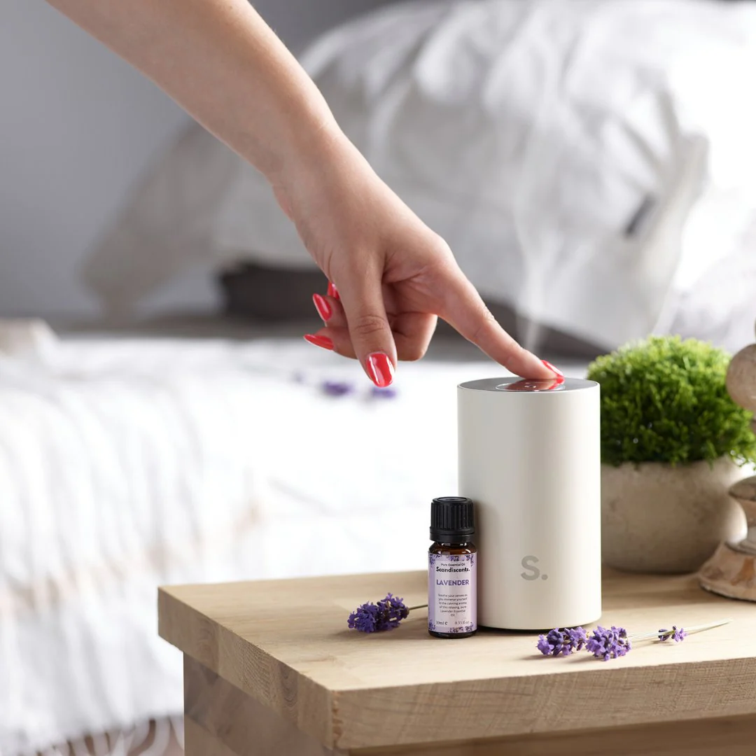 Máy xông tinh dầu với thiết kế tinh tế, hoạt động êm ái, phù hợp với không gian sống là món quà 20/10 cho cô giáo