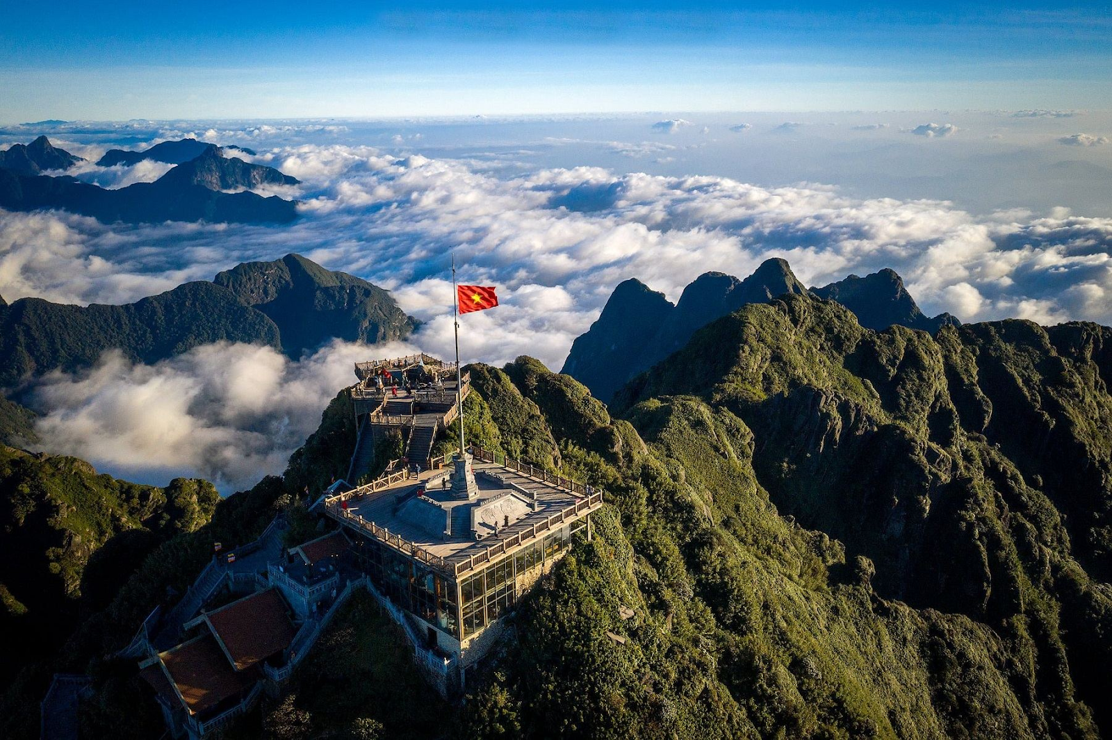 Đỉnh Fansipan, nóc nhà Đông Dương tại Lào Cai