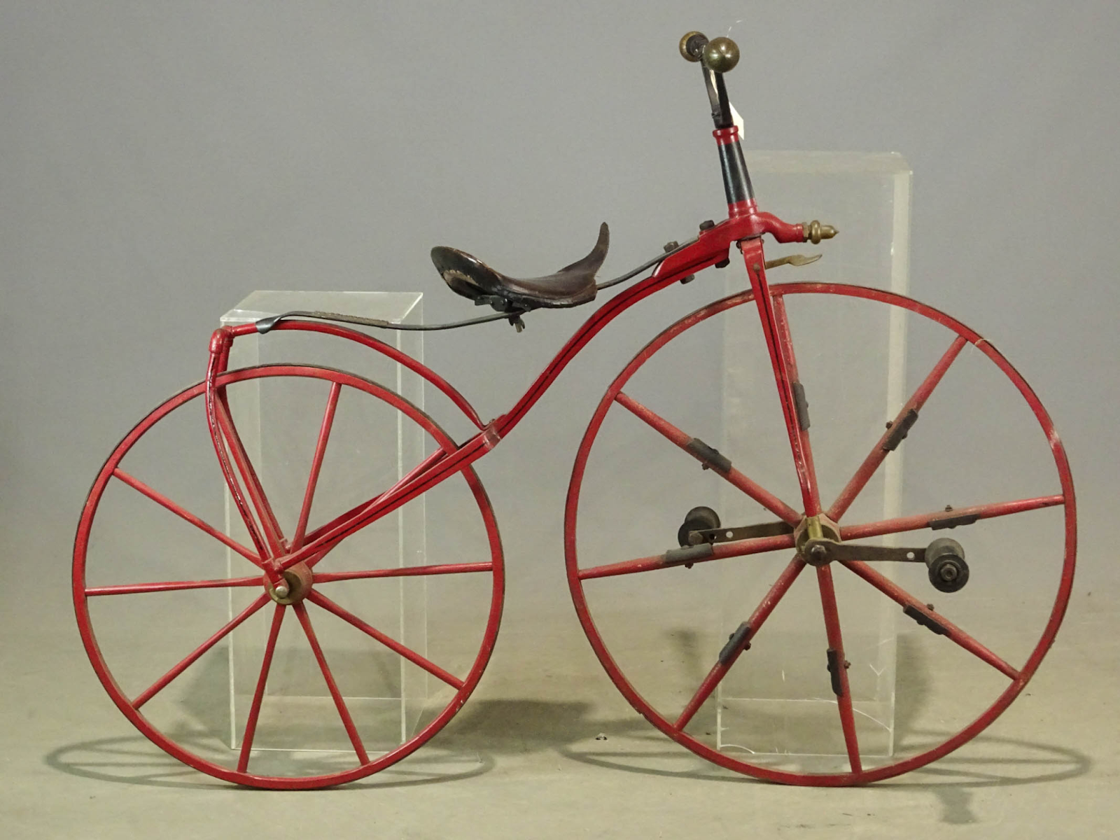 Xe đạp Velocipede "boneshaker" có bàn đạp đầu tiên