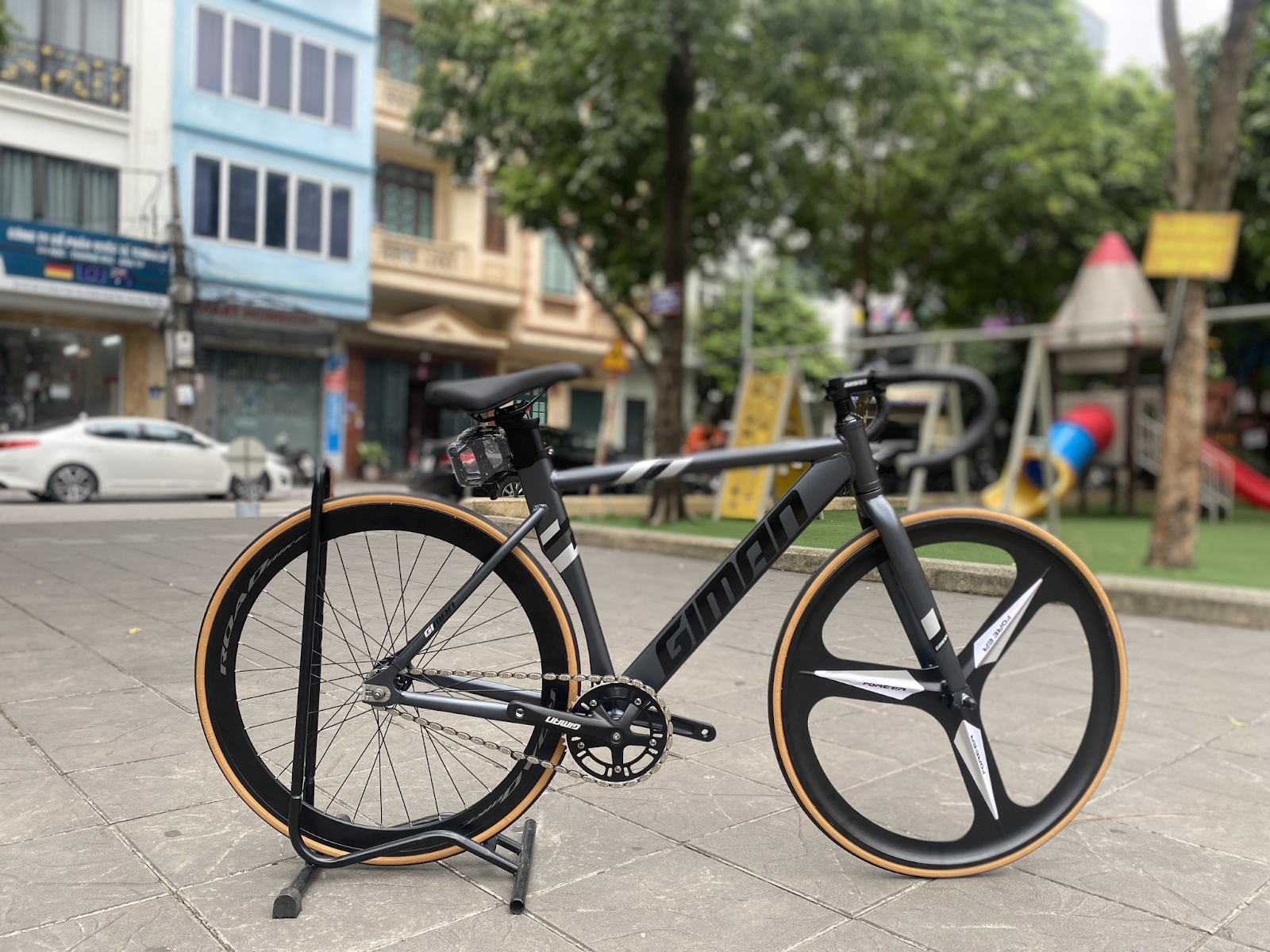 Fixed Gear là gì với thiết kế tối giản không phanh đặc trưng