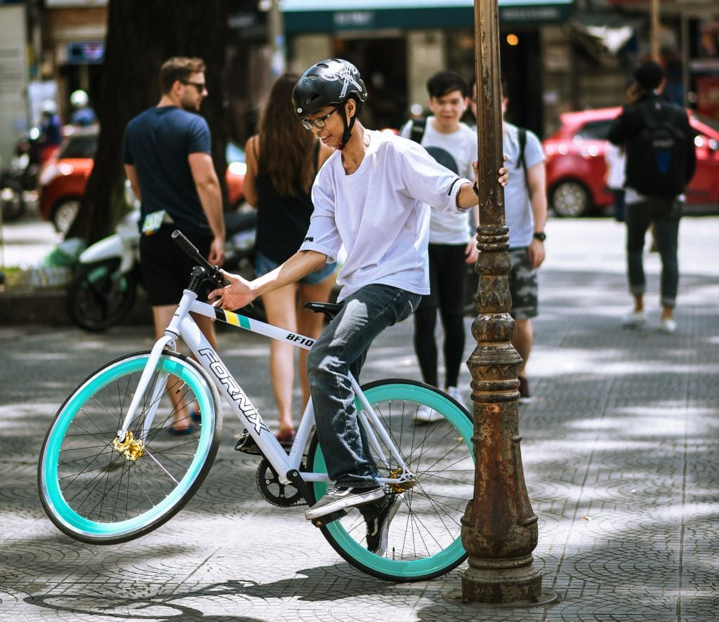 Kỹ thuật đạp ngược và dừng xe Fixed Gear đòi hỏi sự khéo léo
