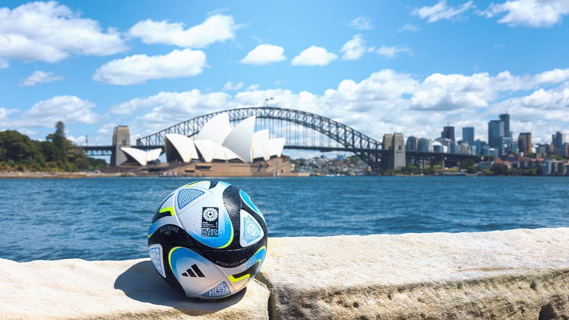 Quả bóng Adidas Oceaunz (2023) với thiết kế sóng biển tinh tế, biểu tượng của World Cup nữ