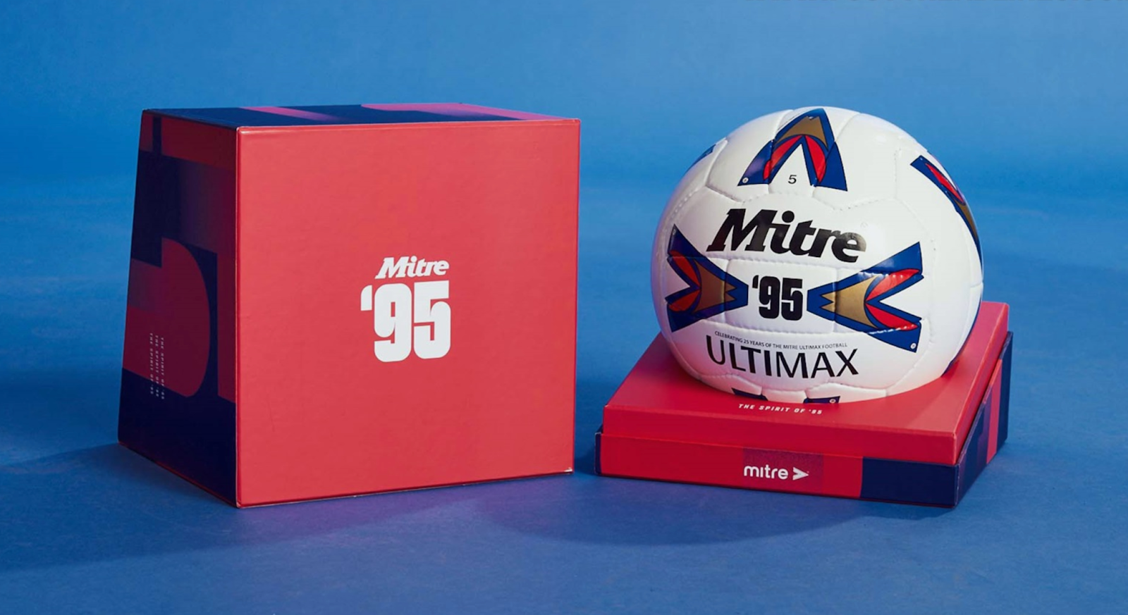 Mitre Ultimax (1995-2000), biểu tượng cổ điển của Ngoại hạng Anh với thiết kế hình học đối xứng