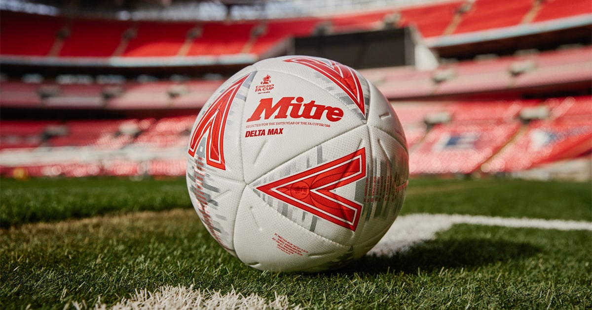 Mitre FA Cup 150 Year (2022) kỷ niệm lịch sử giải đấu lâu đời với thiết kế cổ điển và các tên đội vô địch