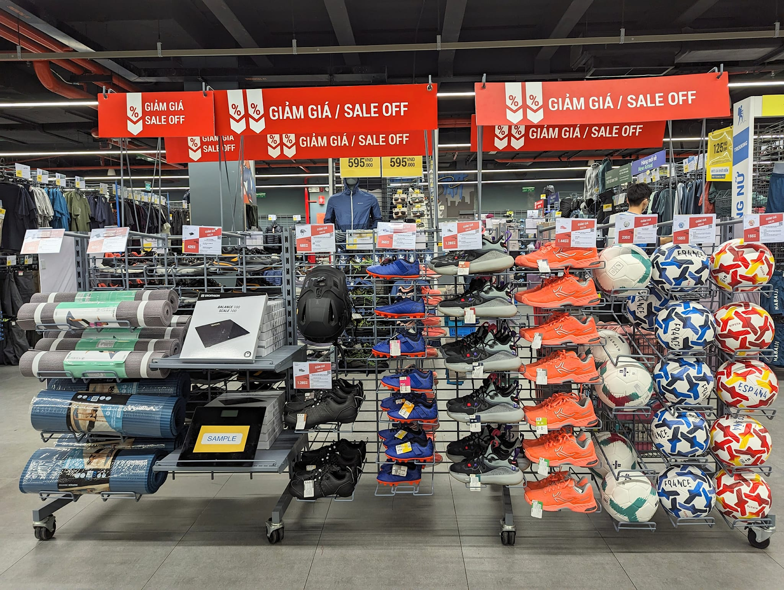 Decathlon mang đến các mẫu giày đá bóng chất lượng châu Âu cho người hâm mộ thể thao Việt Nam