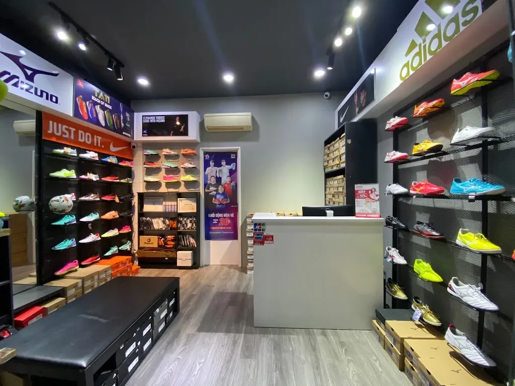 Sport9.vn là điểm đến hàng đầu cho những tín đồ Adidas muốn mua giày đá bóng chính hãng tại Hà Nội