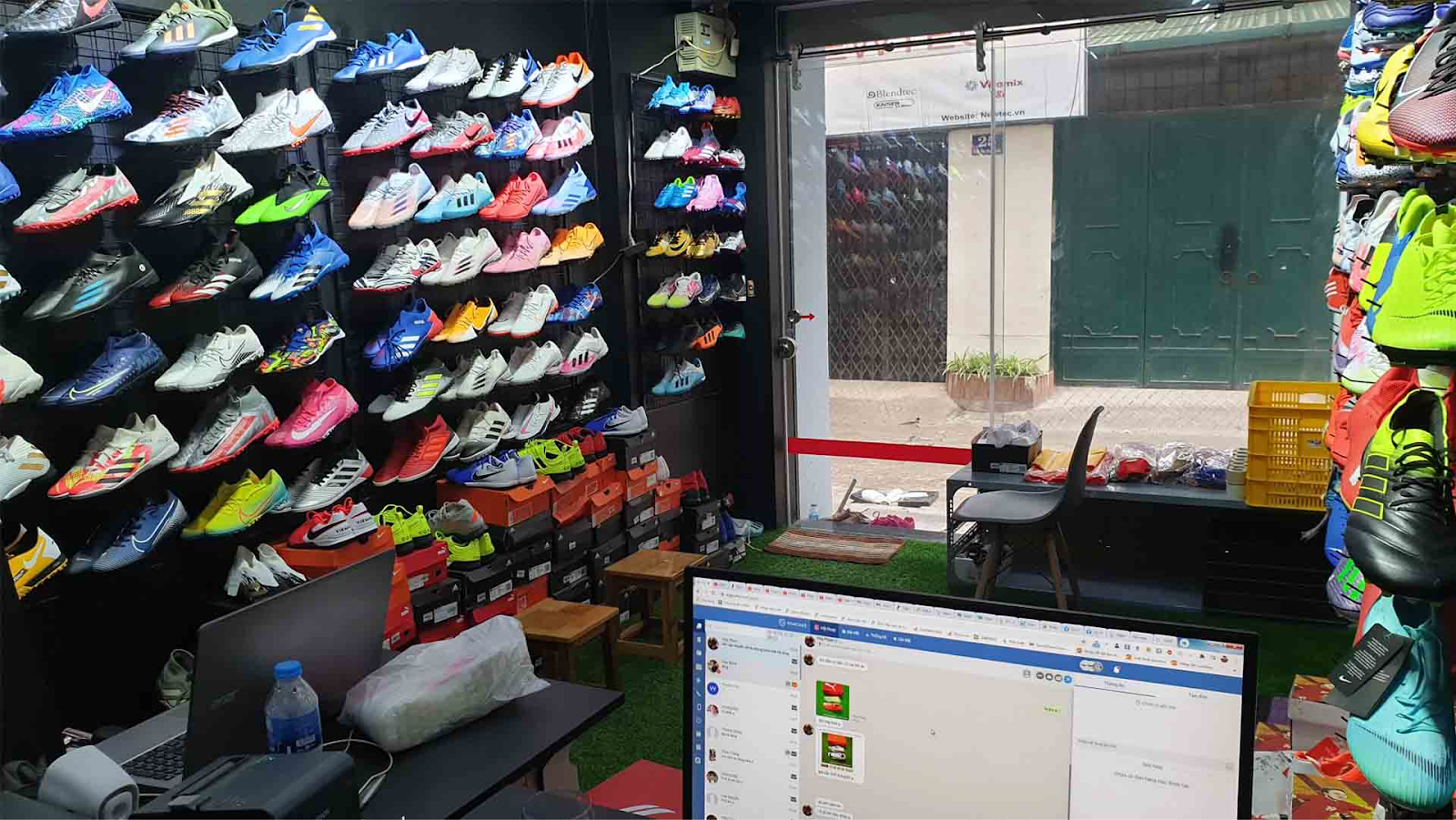 Giaydabongtot.com cung cấp các mẫu giày đá banh SF chất lượng cao với mức giá hợp lý cho mọi tín đồ bóng đá
