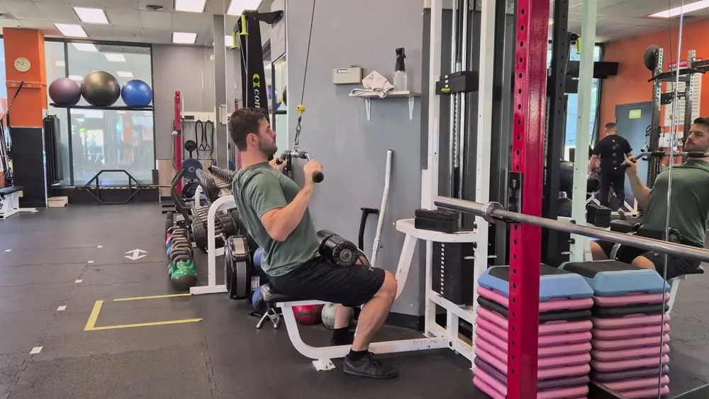 Bài tập lưng xô nâng cao Isometric Lat Pulldown Hold