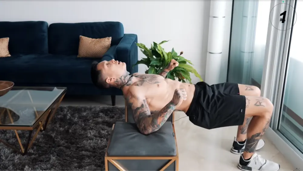 Bài tập Body Weight Rear Delt Fly cho vai sau săn chắc