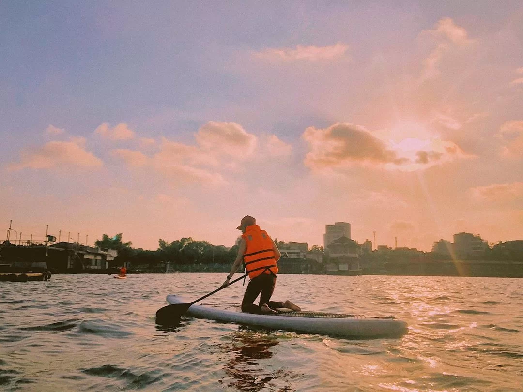 Trải nghiệm chèo SUP Hồ Tây cùng Câu Lạc Bộ Đua Thuyền Hồ Tây chuyên nghiệp