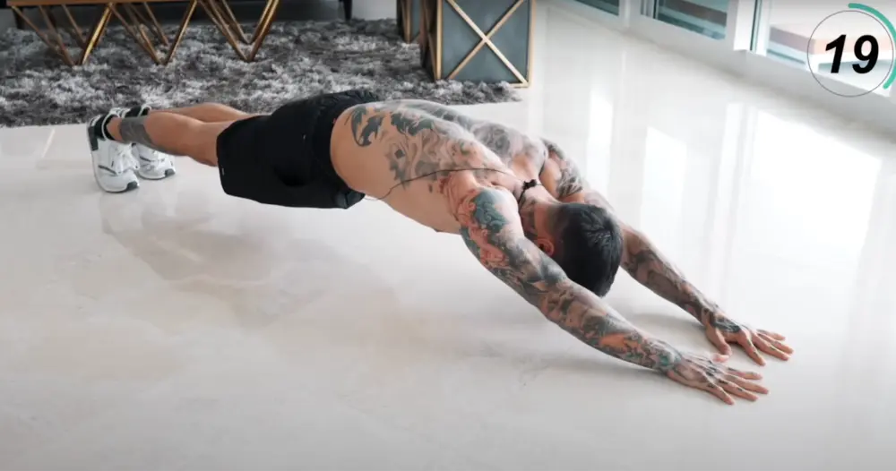 Pike Walk Out rèn luyện sức mạnh vai và core