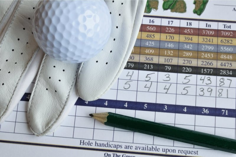 Golfer trên sân tập, chỉ số handicap phản ánh trình độ