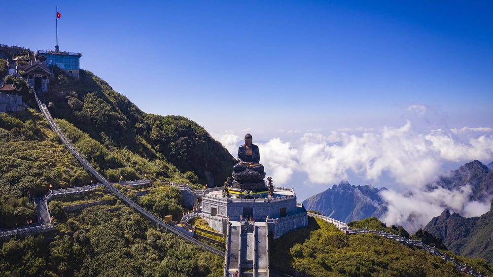 Đại Tượng Phật A Di Đà uy nghiêm trên quần thể tâm linh đỉnh Núi Fansipan