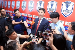 Huấn luyện viên Kim Sang Sik, người dẫn dắt đội tuyển Việt Nam hướng tới AFF Cup