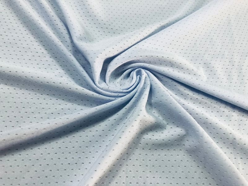 Vải polyester và mè hình thoi được sử dụng để may áo bóng chuyền Nhật Bản