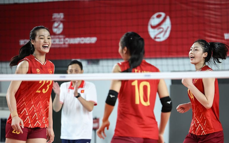 Vận động viên nỗ lực phòng thủ tại bóng chuyền nữ thế giới 2017