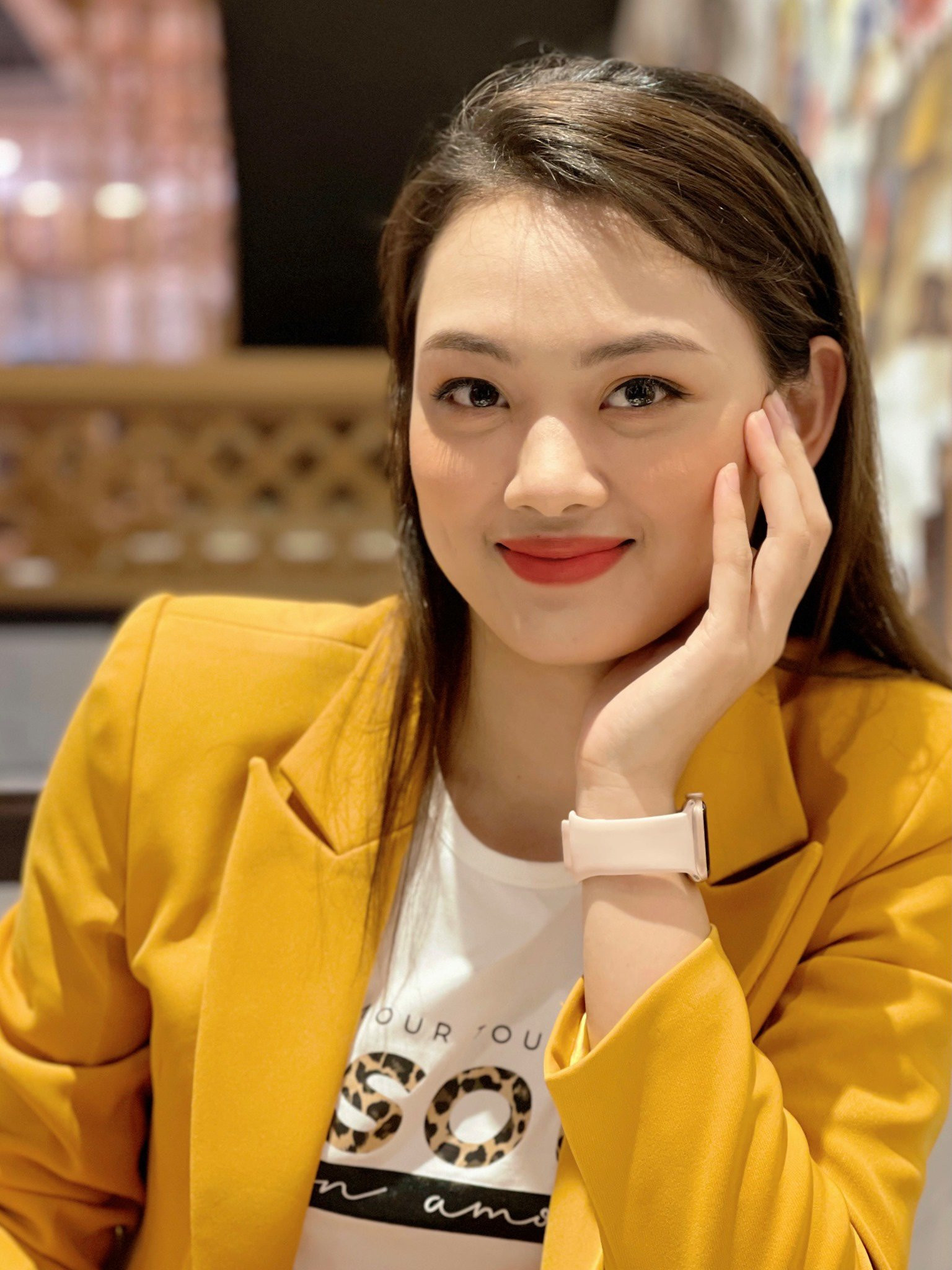 Vẻ đẹp rạng rỡ của Nguyễn Thu Hoài, hoa khôi của làng bóng chuyền Việt