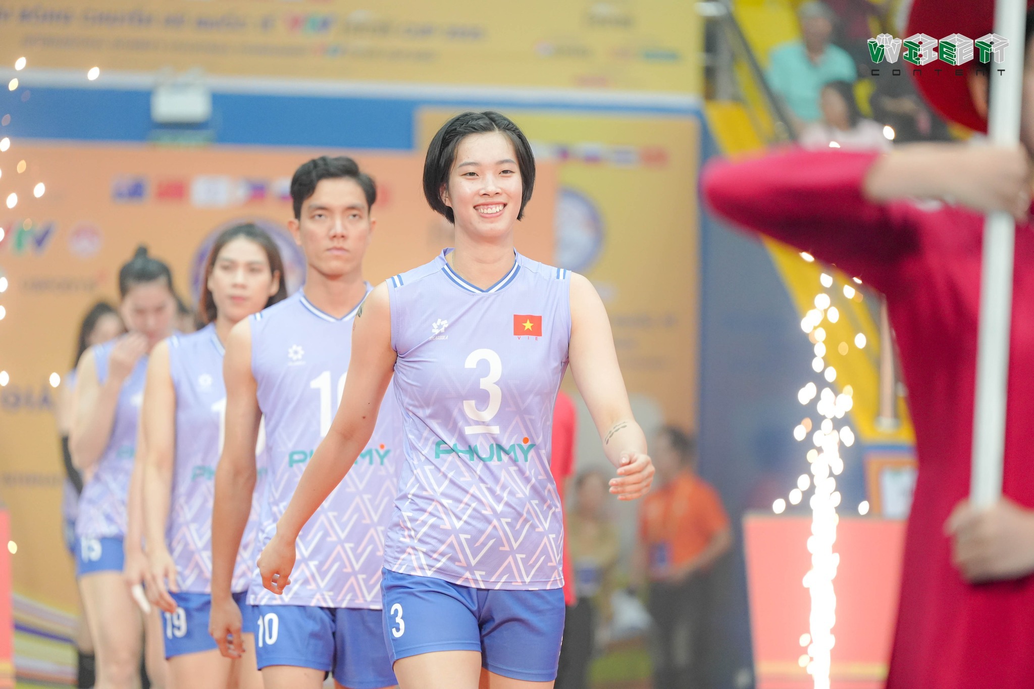 Đội tuyển bóng chuyền nữ Việt Nam thi đấu với Philippines tại VTV Cup 2025