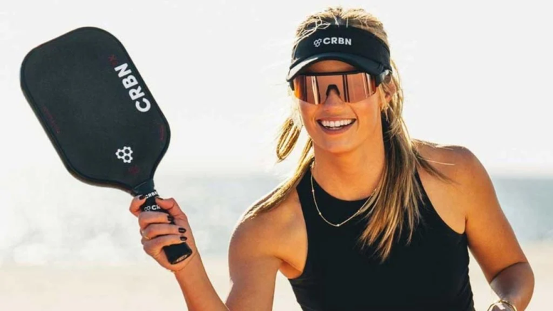 Vợt pickleball CRBN được đánh giá cao về thiết kế và hiệu suất