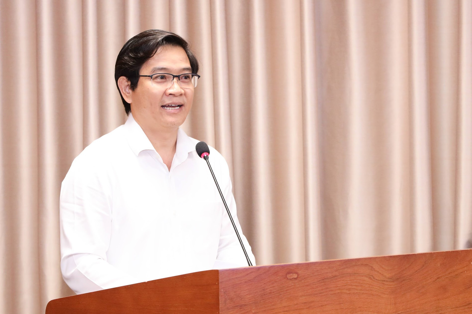 Vụ trưởng Vụ Giáo dục Phổ thông Thái Văn Tài báo cáo tại hội thảo về quá trình đưa tiếng Anh thành ngôn ngữ thứ hai