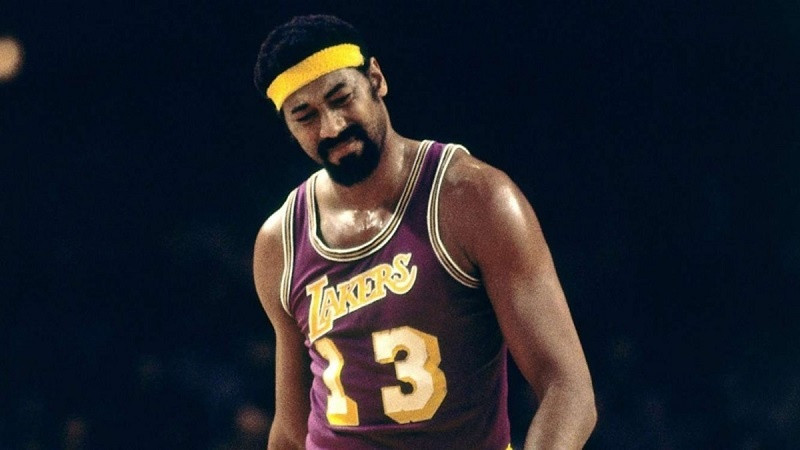 Wilt Chamberlain nổi tiếng với những kỷ lục ghi điểm và rebound