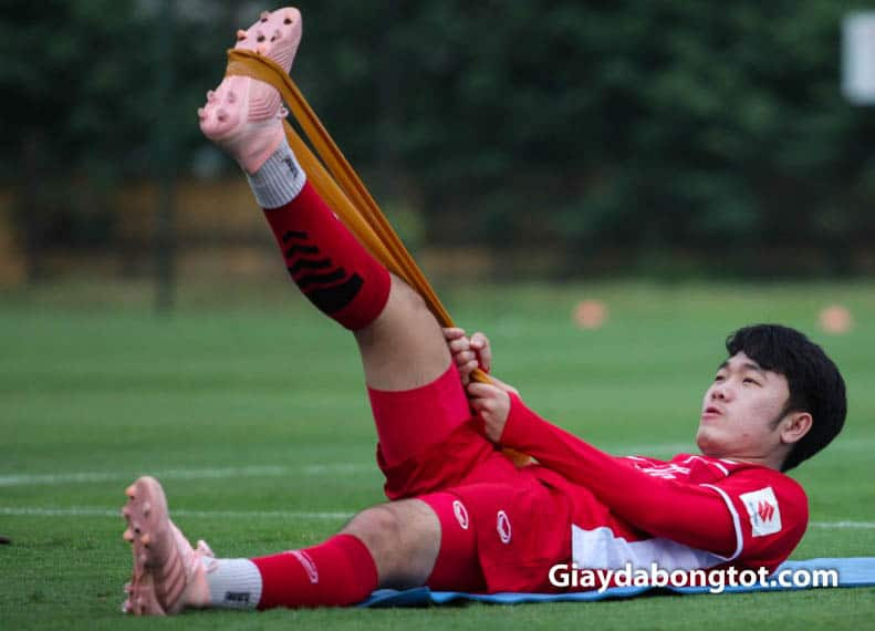 Xuân Trường sử dụng giày bóng đá Adidas Predator 18.1 sau khi dòng ACE ngừng sản xuất