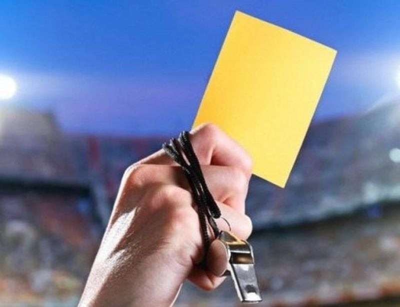 Ý nghĩa của thẻ vàng trong bóng đá rất quan trọng