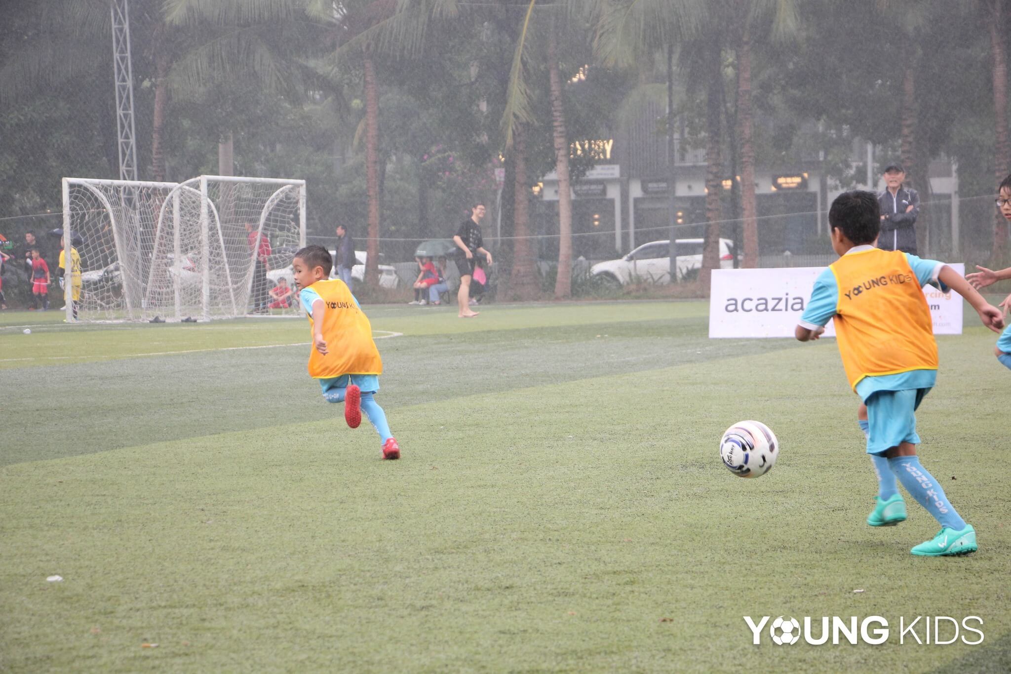 Trẻ em trong giải đấu bóng đá U9